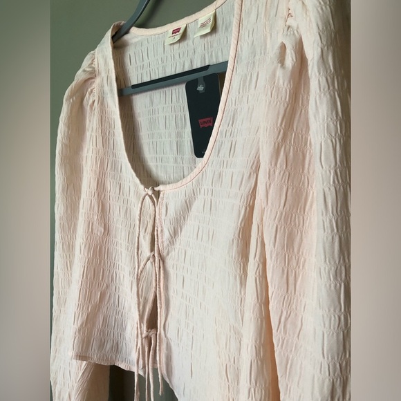 NWT LEVI’S Pink Fawn Tie Textured Top Size Small - Picture 6 of 9
